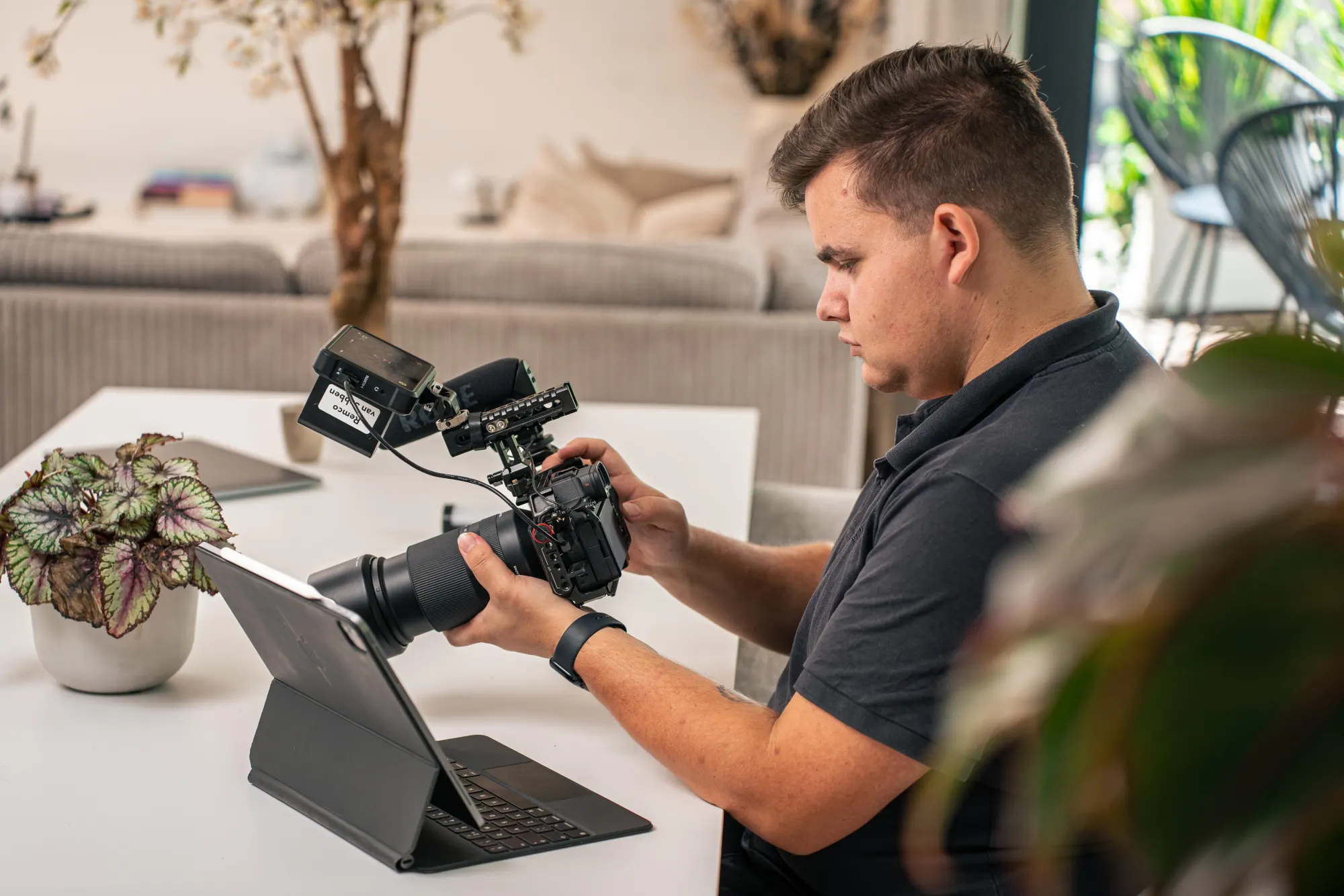 Remco van Sabben aan het werk met zijn camera